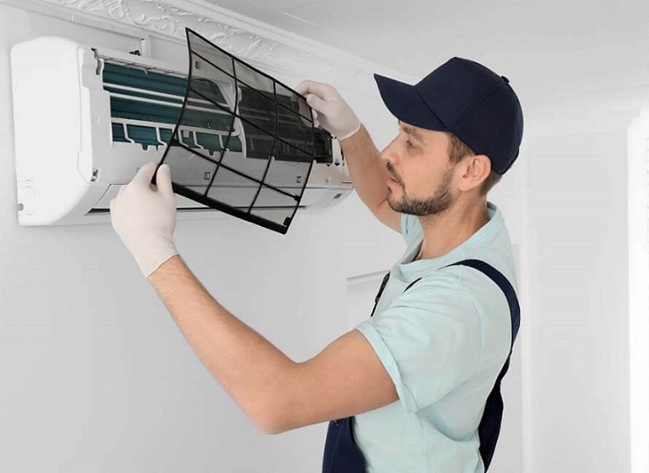 Máy lạnh Electrolux bị chảy nước là lỗi gì? Vệ sinh xong có hết không