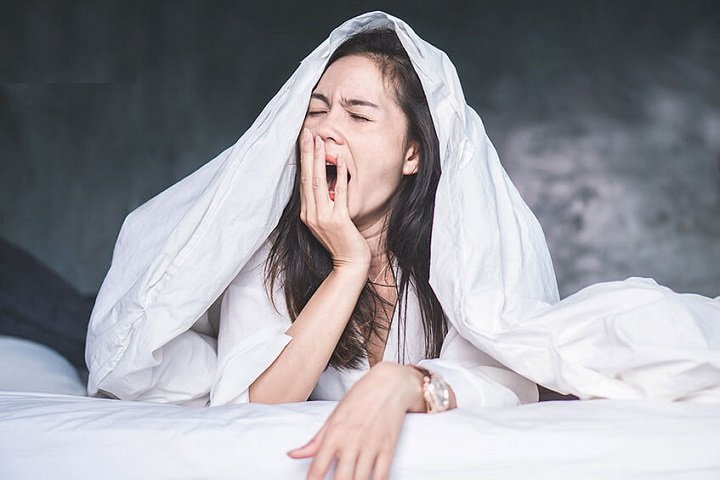 Uống trà sữa ban đêm có tốt không? Nên tránh trong trường hợp nào