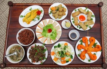 Tìm dịch vụ nấu tiệc tại nhà có nguyên liệu tươi ngon