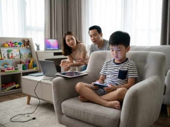 Thiết bị số ảnh hưởng cảm xúc của trẻ như thế nào?